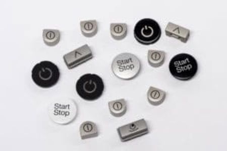 Verschiedene Tasten auf weißem Hintergrund